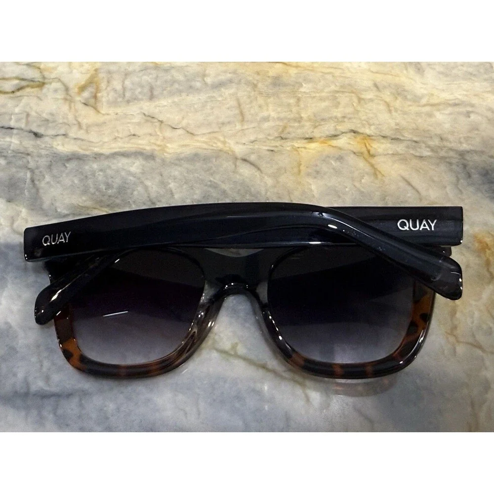 Quay Australia black square